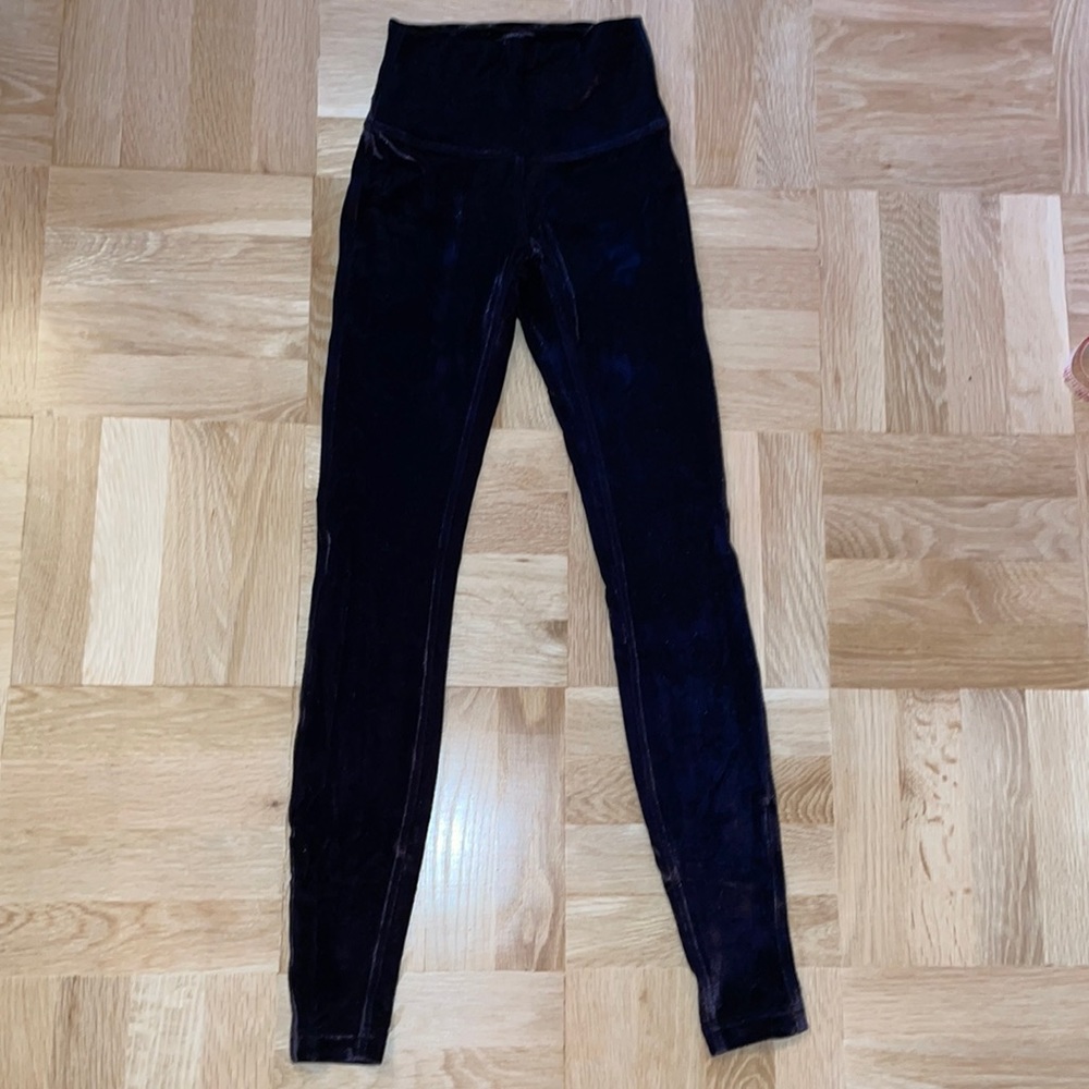 Lululemon black velvet align high rise pant 28”, size 2